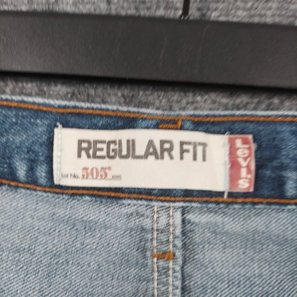 Vintage Levi's 505 Regular Fit Jeans Men 40x30 Blue Straight Leg Denim Pants Y2K